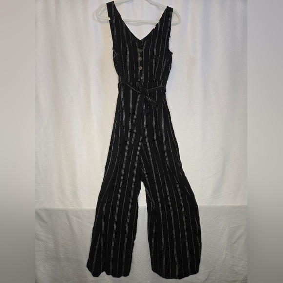 Time and Tru Pants - 🌿Time and Tru NWT Sleeveless Floral Linen-Blend Cropped Jumpsuit – Size M🌿NWT